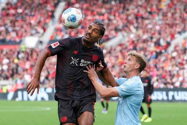 GER, 1.FBL. Bayer 04 Leverkusen vs. 1. FC Union Berlin 04.10.2025, BayArena, Leverkusen, GER, 1.FBL. Bayer 04 Leverkusen vs. 1. FC Union Berlin , im Bild: Ezequiel Fernandez (Leverkusen 6), im Zweikampf gegen Andras Schäfer (Union Berlin 13),