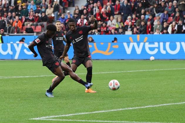 GER, 1.FBL. Bayer 04 Leverkusen vs. 1. FC Union Berlin 04.10.2025, BayArena, Leverkusen, GER, 1.FBL. Bayer 04 Leverkusen vs. 1. FC Union Berlin , im Bild: 1:0 fuer Leverkusen durch Ernest Poku (Leverkusen 19),