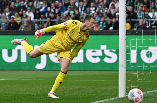 GER, 1. FBL, SV Werder Bremen vs FC St. Pauli 04.10.2025, wohninvest Weserstadion, Bremen, GER, 1. FBL, SV Werder Bremen vs FC St. Pauli im Bild picture shows Feature Impressionen Torwart Karl Hein (SV Werder Bremen 13)