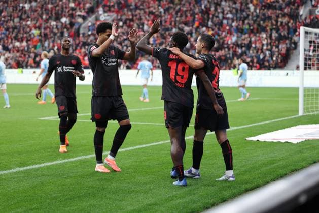 GER, 1.FBL. Bayer 04 Leverkusen vs. 1. FC Union Berlin 04.10.2025, BayArena, Leverkusen, GER, 1.FBL. Bayer 04 Leverkusen vs. 1. FC Union Berlin , im Bild: 1:0 fuer Leverkusen durch Ernest Poku (Leverkusen 19), Torjubel Jubel Jubellauf, mit Lucas Vazquez (Leverkusen 21), Ezequiel Fernandez (Leverkusen 6), Christian Kofane (Leverkusen 35),