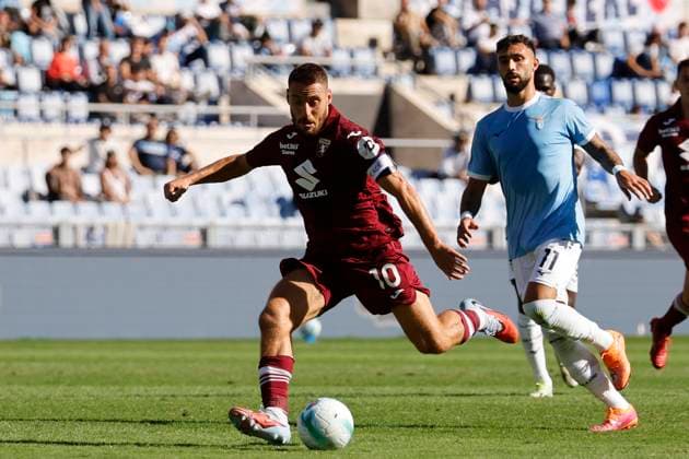 October 4, 2025, Rome, ITALY: Torino s Nikola Vlasic (L) and SS Lazio s Taty Castellanos in action during the Italian Serie A soccer match between Lazio and Torino at the Olimpico stadium in Rome, Italy, 4 October 2025. ANSA FABIO FRUSTACI Soccer: Serie A; Lazio Vs Torino  - ZUMAa110 20251004_zaf_a110_016 Copyright: xFabioxFrustacix