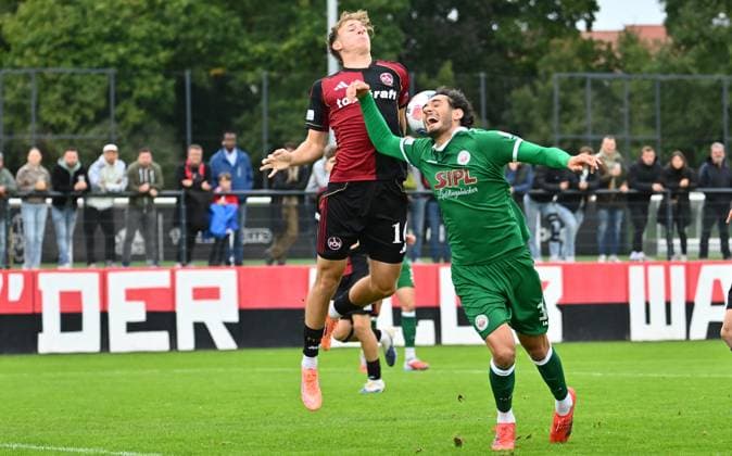 04.10.2025 - Fussball - Saison 2025 2026 - Regionalliga Bayern - 12. Spieltag: 1. FC Nürnberg FCN II ( Club ) - VfB Eichstätt - - xwoxzix - Eric Porstner (16, 1. FC Nürnberg FCN II ) Pascal Schittler (32, VfB Eichstätt , rechts )