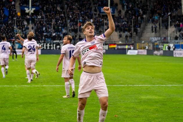 Jubel zum Tor zum 1:3 durch Frederik Christensen (VfL Osnabrueck, 03), GER, SV Waldhof Mannheim vs. VfL Osnabrueck, Fussball, 3. Liga, 10. Spieltag, Saison 2025 2026, 04.10.2025, DFB REGULATIONS PROHIBIT ANY USE OF PHOTOGRAPHS AS IMAGE SEQUENCES AND OR QUASI-VIDEO, GER, SV Waldhof Mannheim vs. VfL Osnabrueck, Fussball, 3. Liga, 10. Spieltag, Saison 2025 2026, 04.10.2025 Mannheim Copyright: xEibner-Pressefoto Jan-NiclasxGrox EP_JGG