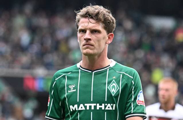 GER, 1. FBL, SV Werder Bremen vs FC St. Pauli 04.10.2025, wohninvest Weserstadion, Bremen, GER, 1. FBL, SV Werder Bremen vs FC St. Pauli im Bild picture shows Halbzeitpause. 1:0. Jens Stage (SV Werder Bremen 06)