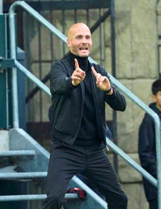 Head coach Paul Simonis of Wolfsburg in the match FC AUGSBURG - VFL WOLFSBURG on October 4, 2025 in WWK Arena Augsburg, Germany. Season 2025 2026, 1.Bundesliga, FCB, matchday 6, 6.Spieltag