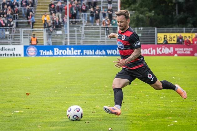 3. Liga: FC Viktoria Köln - TSV Havelse, 04.10.2025 Simon Handle (Viktoria Köln, 7) ; Köln, 4.10.2025, 10. Spieltag der 3. Fußball-Liga, FC Viktoria Köln - TSV Havelse im Sportpark Hoehenberg in Köln. Die DFL-Bestimmungen verbieten die Verwendung von Fotografien als Bildsequenzen und oder Quasi-Videos. Copyright: xBEAUTIFULxSPORTS LeahxKohringx
