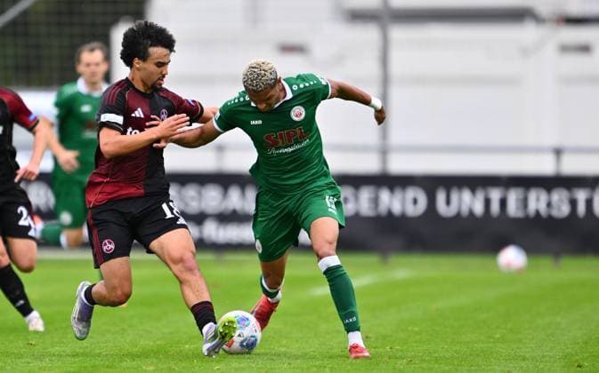 04.10.2025 - Fussball - Saison 2025 2026 - Regionalliga Bayern - 12. Spieltag: 1. FC Nürnberg FCN II ( Club ) - VfB Eichstätt - - xwoxzix - Ayoub Chaikhoun (18, 1. FC Nürnberg FCN II ) Kevin Mutove (19, VfB Eichstätt )