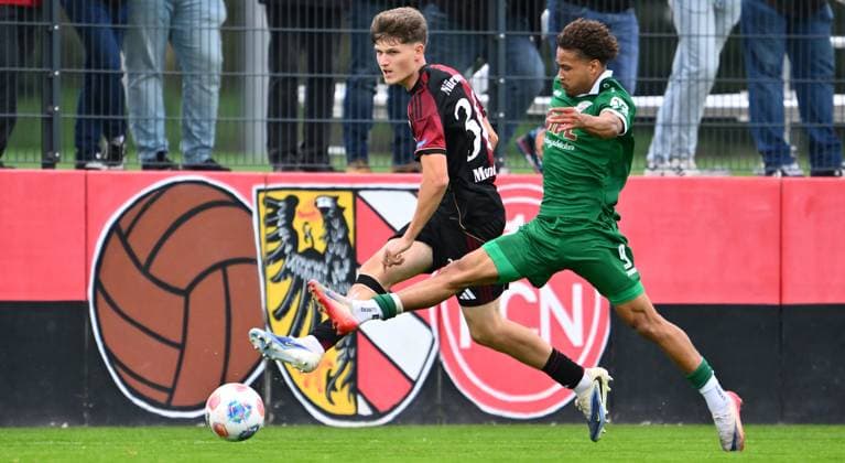 04.10.2025 - Fussball - Saison 2025 2026 - Regionalliga Bayern - 12. Spieltag: 1. FC Nürnberg FCN II ( Club ) - VfB Eichstätt - - xwoxzix - Kristian Mandic (36, 1. FC Nürnberg FCN II ) Alexander Beusch (9, VfB Eichstätt )