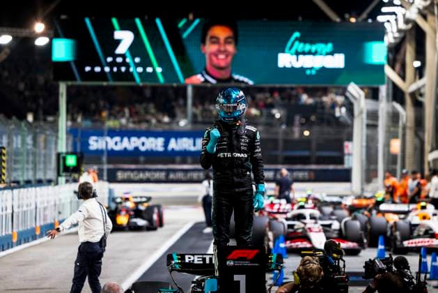Formula 1 Singapore Airlines Singapore Grand Prix 2025 Alexis Perrin OVERTAKE MAXPPP - Singapore 04 10 2025 Pole Position for 63 RUSSELL George (gbr), Mercedes AMG Petronas, portrait at the Formula 1 Singapore Airlines Singapore Grand Prix 2025, the 18th round of the 2025 FIA Formula 1 World Championship, WM, Weltmeisterschaft at the Marina Bay Street Circuit in Singapore, Singapore, from 2 to 5 October 2025 Singapore Marina Bay Street Circuit Singapore  Copyright: xOVERTAKE MAXPPPxAlexisxPerrinx OVT202510042192 OVT202510042192