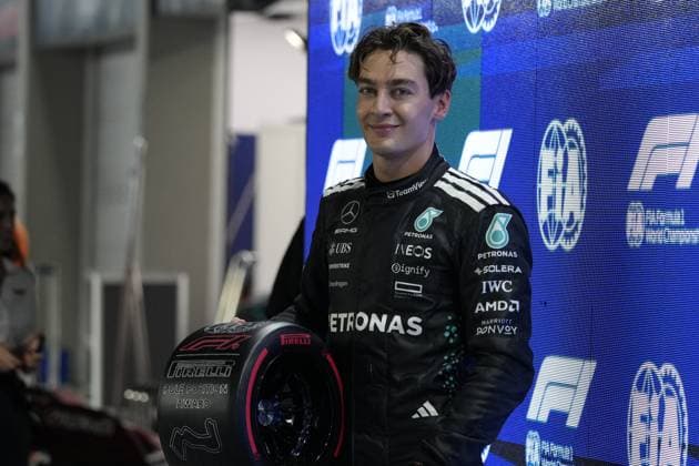 Formula 1 Singapore Airlines Singapore Grand Prix 2025 Remy Midez OVERTAKE MAXPPP - Singapore 04 10 2025 Pole Position for 63 RUSSELL George (gbr), Mercedes AMG Petronas, portrait at the Formula 1 Singapore Airlines Singapore Grand Prix 2025, the 18th round of the 2025 FIA Formula 1 World Championship, WM, Weltmeisterschaft at the Marina Bay Street Circuit in Singapore, Singapore, from 2 to 5 October 2025 Singapore Marina Bay Street Circuit Singapore  Copyright: xOVERTAKE MAXPPPxRemyxMidezx OVT202510042200 OVT202510042200
