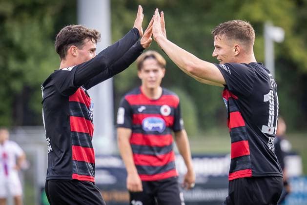 3. Liga: FC Viktoria Köln - TSV Havelse, 04.10.2025 Freude bei Leonhard Münst (Viktoria Köln, 5) und David Otto (Viktoria Köln, 10) ; Köln, 4.10.2025, 10. Spieltag der 3. Fußball-Liga, FC Viktoria Köln - TSV Havelse im Sportpark Hoehenberg in Köln. Die DFL-Bestimmungen verbieten die Verwendung von Fotografien als Bildsequenzen und oder Quasi-Videos. Copyright: xBEAUTIFULxSPORTS LeahxKohringx