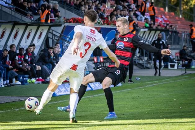 3. Liga: FC Viktoria Köln - TSV Havelse, 04.10.2025 Meiko Sponsel (Viktoria Köln, 19) und Marco Schleef (TSV Havelse, 3) ; Köln, 4.10.2025, 10. Spieltag der 3. Fußball-Liga, FC Viktoria Köln - TSV Havelse im Sportpark Hoehenberg in Köln. Die DFL-Bestimmungen verbieten die Verwendung von Fotografien als Bildsequenzen und oder Quasi-Videos. Copyright: xBEAUTIFULxSPORTS LeahxKohringx