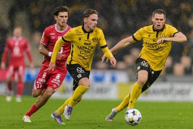 251004 Mjällbys Jeppe Kjaer och Jacob Bergström under fotbollsmatchen i Allsvenskan mellan Mjällby och Elfsborg den 4 oktober 2025 i Hällevik. Copyright: MATHILDAxSCHULER BB251004MA071