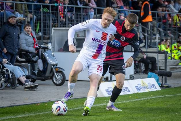 3. Liga: FC Viktoria Köln - TSV Havelse, 04.10.2025 Raphael Ott (Viktoria Köln, 14) gegen Leon Sommer (TSV Havelse, 22) ; Köln, 4.10.2025, 10. Spieltag der 3. Fußball-Liga, FC Viktoria Köln - TSV Havelse im Sportpark Hoehenberg in Köln. Die DFL-Bestimmungen verbieten die Verwendung von Fotografien als Bildsequenzen und oder Quasi-Videos. Copyright: xBEAUTIFULxSPORTS LeahxKohringx