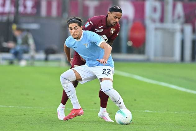 Foto IPP Roberto Ramaccia Roma 04 10 2025 Campionato di Calcio Serie A 2025 2026 Lazio vs Torino Nella foto Matteo Cancellieri in azione palla al piede contrastato da Valentino Lazaro Italy Photo Press - World Copyright Roma italy Italia ITALY  Copyright: xR4924_italyphotopressx