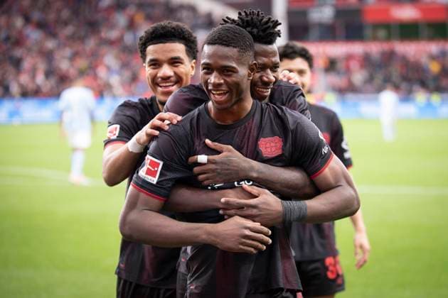 DFL: Bayer 04 Leverkusen - 1. FC Union Berlin, 04.10.2025 Torjubel nach dem 2:0 durch Christian Kofane (Bayer 04 Leverkusen, 35); Bayer 04 Leverkusen - 1. FC Union Berlin an Spieltag 6 der 1. Fußball-Bundesliga am 04.10.2025 in der BayArena in Leverkusen. DIE DFL-VORSCHRIFTEN VERBIETEN JEDE VERWENDUNG VON FOTOS ALS BILDSEQUENZEN UND ODER QUASI-VIDEO. ; Bayer 04 Leverkusen - 1. FC Union Berlin on Matchday 6 of the 1. Bundesliga on 04.10.2025 at the BayArena in Leverkusen. DFL REGULATIONS PROHIBIT ANY USE OF PHOTOGRAPHS AS IMAGE SEQUENCES AND OR QUASI-VIDEO. ; Bayer 04 Leverkusen - 1. FC Union Berlin an Spieltag 6 der 1. Fußball-Bundesliga am 04.10.2025 in der BayArena in Leverkusen. DIE DFL-VORSCHRIFTEN VERBIETEN JEDE VERWENDUNG VON FOTOS ALS BILDSEQUENZEN UND ODER QUASI-VIDEO. ; Bayer 04 Leverkusen - 1. FC Union Berlin on Matchday 6 of the 1. Bundesliga on 04.10.2025 at the BayArena in Leverkusen. DFL REGULATIONS PROHIBIT ANY USE OF PHOTOGRAPHS AS IMAGE SEQUENCES AND OR QUASI-VIDEO. Copyright: xBEAUTIFULxSPORTS AxelxKohringx