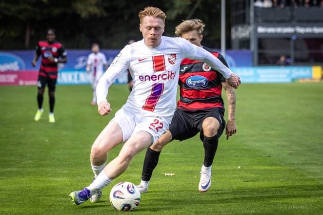 3. Liga: FC Viktoria Köln - TSV Havelse, 04.10.2025 Leon Sommer (TSV Havelse, 22) gegen Raphael Ott (Viktoria Köln, 14) ; Köln, 4.10.2025, 10. Spieltag der 3. Fußball-Liga, FC Viktoria Köln - TSV Havelse im Sportpark Hoehenberg in Köln. Die DFL-Bestimmungen verbieten die Verwendung von Fotografien als Bildsequenzen und oder Quasi-Videos. Copyright: xBEAUTIFULxSPORTS LeahxKohringx
