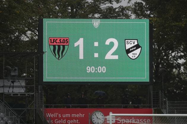 04.10.2025, xjcx, Herren, Fussball, Saison 2025 2026, 3. Liga, 10. Spieltag: 1. FC Schweinfurt 1905 - SC Verl Infotafel, Endergebnis, DFL DFB REGULATES PROHIBIT ANY USE OF PHOTOGRAPHS AS IMAGE SEQUENCES AND OR QUASI-VIDEO Schweinfurt Sachs-Stadion Bayern Deutschland