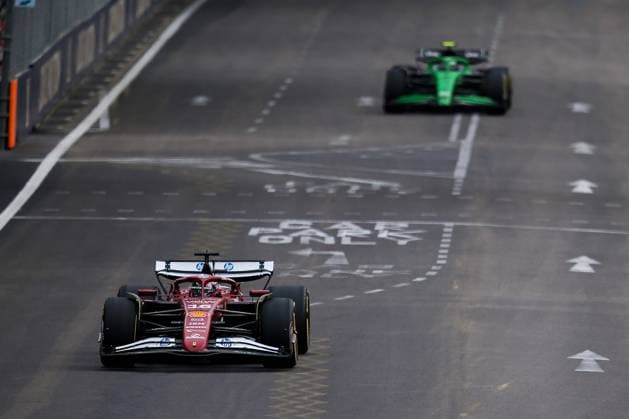 F1 - SINGAPORE GRAND PRIX 2025 16 LECLERC Charles (mco), Scuderia Ferrari SF-25, action during the 2025 Formula 1 Singapore Grand Prix, 18th round of the 2025 FIA Formula One World Championship, WM, Weltmeisterschaft from October 3 to 5, 2025 on the Marina Bay Street Circuit, in Singapore - SingaporeSingapore  Copyright: xEricxAlonsox