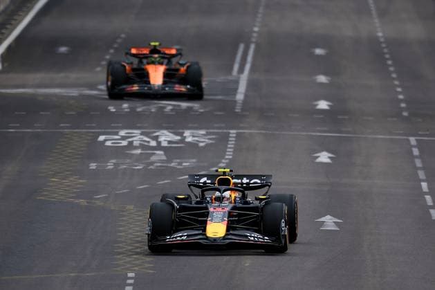 F1 - SINGAPORE GRAND PRIX 2025 22 TSUNODA Yuki (jap), Red Bull Racing RB21, action during the 2025 Formula 1 Singapore Grand Prix, 18th round of the 2025 FIA Formula One World Championship, WM, Weltmeisterschaft from October 3 to 5, 2025 on the Marina Bay Street Circuit, in Singapore - SingaporeSingapore  Copyright: xEricxAlonsox