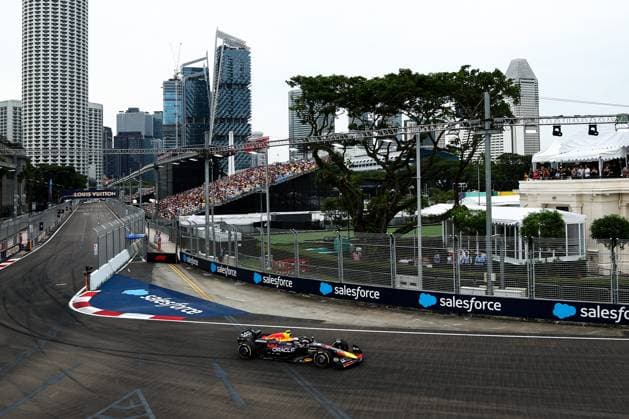 F1 - SINGAPORE GRAND PRIX 2025 22 TSUNODA Yuki (jap), Red Bull Racing RB21, action during the 2025 Formula 1 Singapore Grand Prix, 18th round of the 2025 FIA Formula One World Championship, WM, Weltmeisterschaft from October 3 to 5, 2025 on the Marina Bay Street Circuit, in Singapore - SingaporeSingapore  Copyright: xEricxAlonsox