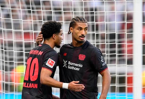 v.l. Malik Tillman (Bayer Leverkusen), LoÃ¯c BadÃ