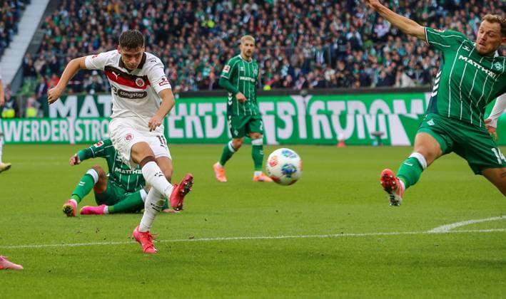 Deutschland: Fussball Bundesliga 2025 26, 6. Spieltag - SV Werder Bremen vs FC St.Pauli - Weserstadion-Stadion (Bremen): Arkadiusz Pyrka (FC St. Pauli, 11) Bremen Copyright: xAymanxAlahmedx