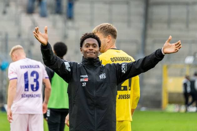 Freisteller, Portrait, Emotion, Geste, Gestik, Jubel Ismail Badjie (VfL Osnabrueck, 37), GER, SV Waldhof Mannheim vs. VfL Osnabrueck, Fussball, 3. Liga, 10. Spieltag, Saison 2025 2026, 04.10.2025, DFB REGULATIONS PROHIBIT ANY USE OF PHOTOGRAPHS AS IMAGE SEQUENCES AND OR QUASI-VIDEO, GER, SV Waldhof Mannheim vs. VfL Osnabrueck, Fussball, 3. Liga, 10. Spieltag, Saison 2025 2026, 04.10.2025 Mannheim Copyright: xEibner-Pressefoto Jan-NiclasxGrox EP_JGG