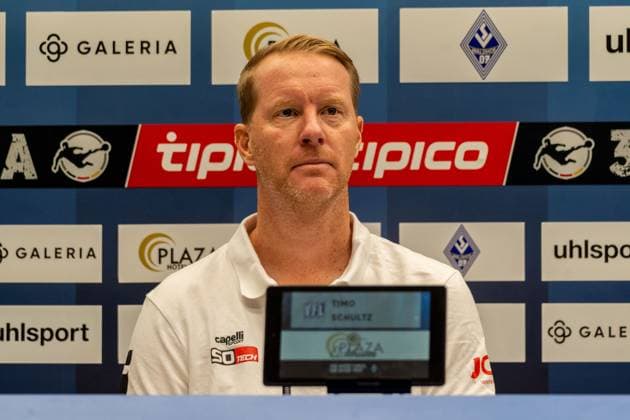 Freisteller, Portrait Timo Schultz (VfL Osnabrueck, Cheftrainer) auf der Pressekonferenz, GER, SV Waldhof Mannheim vs. VfL Osnabrueck, Fussball, 3. Liga, 10. Spieltag, Saison 2025 2026, 04.10.2025, DFB REGULATIONS PROHIBIT ANY USE OF PHOTOGRAPHS AS IMAGE SEQUENCES AND OR QUASI-VIDEO, GER, SV Waldhof Mannheim vs. VfL Osnabrueck, Fussball, 3. Liga, 10. Spieltag, Saison 2025 2026, 04.10.2025 Mannheim Copyright: xEibner-Pressefoto Jan-NiclasxGrox EP_JGG