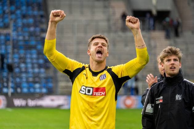 Freisteller, Portrait, Geste, Gestik, Jubel, Emotion Lukas Jonsson (VfL Osnabrueck, 21), GER, SV Waldhof Mannheim vs. VfL Osnabrueck, Fussball, 3. Liga, 10. Spieltag, Saison 2025 2026, 04.10.2025, DFB REGULATIONS PROHIBIT ANY USE OF PHOTOGRAPHS AS IMAGE SEQUENCES AND OR QUASI-VIDEO, GER, SV Waldhof Mannheim vs. VfL Osnabrueck, Fussball, 3. Liga, 10. Spieltag, Saison 2025 2026, 04.10.2025 Mannheim Copyright: xEibner-Pressefoto Jan-NiclasxGrox EP_JGG