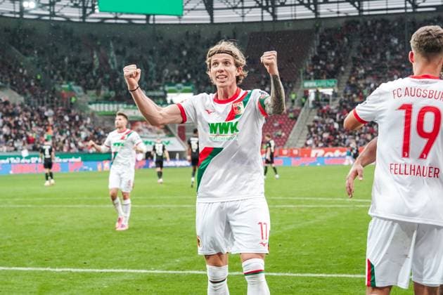 1. Bundesliga 2025 2026 - 6. Spieltag 04.10.2025 - FC Augsburg vs.VfL Wolfsburg - WWK Arena (Augsburg, Deutschland); Kristijan Jakic (FC Augsburg) jubelt nach dem Tor zum 3:1 Copyright: xLukaxKolanovicx