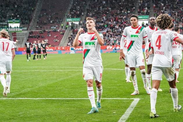 1. Bundesliga 2025 2026 - 6. Spieltag 04.10.2025 - FC Augsburg vs.VfL Wolfsburg - WWK Arena (Augsburg, Deutschland); Robin Fellhauer (FC Augsburg) jubelt nach dem Tor zum 3:1 Copyright: xLukaxKolanovicx