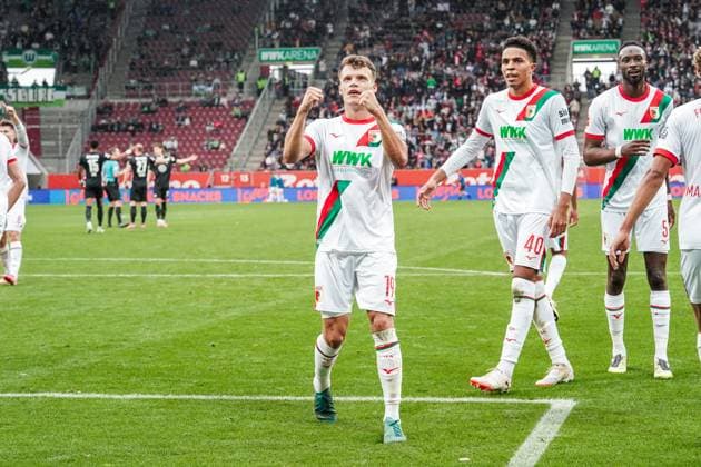 1. Bundesliga 2025 2026 - 6. Spieltag 04.10.2025 - FC Augsburg vs.VfL Wolfsburg - WWK Arena (Augsburg, Deutschland); Robin Fellhauer (FC Augsburg) jubelt nach dem Tor zum 3:1 Copyright: xLukaxKolanovicx