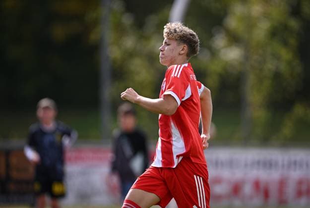 Fussball U 17 DFB Nachwuchsliga 2025 2026 Vorrunde Gruppe E 04.10.2025 SSV Ulm - FC Bayern Muenchen JUBEL FC Bayern Muenchen; Torschuetze zum 0-1 Kuba Horoszczak