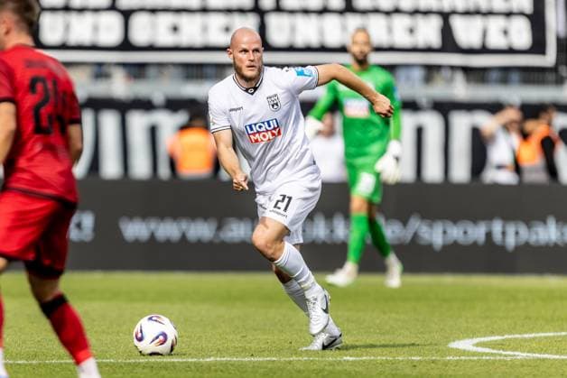 Fussball, Saison 2025 2026, 3. Liga, Audi-Sportpark Ingolstadt, 10. Spieltag, FC Ingolstadt - SSV Ulm 1846 Fußball, 04.10.2025 04.10.2025, Fussball, Saison 2025 2026, 3. Liga, Audi-Sportpark Ingolstadt, 10. Spieltag, FC Ingolstadt - SSV Ulm 1846 Fußball, 21 Marcel Seegert (SSV Ulm 1846 Fußball) Foto: Lucca Fundel Ingolstadt Audi-Sportpark Bayern Deutschland