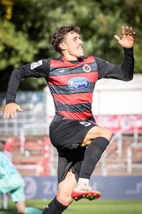 3. Liga: FC Viktoria Köln - TSV Havelse, 04.10.2025 Jubel bei Leonhard Münst (Viktoria Köln, 5) ; Köln, 4.10.2025, 10. Spieltag der 3. Fußball-Liga, FC Viktoria Köln - TSV Havelse im Sportpark Hoehenberg in Köln. Die DFL-Bestimmungen verbieten die Verwendung von Fotografien als Bildsequenzen und oder Quasi-Videos. Copyright: xBEAUTIFULxSPORTS LeahxKohringx