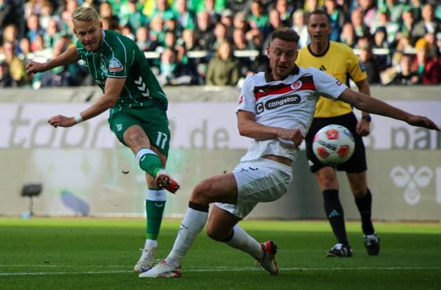 Deutschland: Fussball Bundesliga 2025 26, 6. Spieltag - SV Werder Bremen vs FC St.Pauli - Weserstadion-Stadion (Bremen): Marco Grüll Marco Grull (SV Werder Bremen, 17) Bremen Copyright: xAymanxAlahmedx