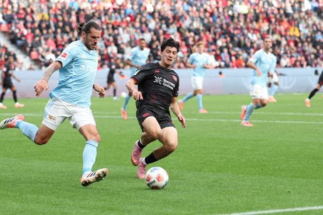 04.10.2025, xrekx, Fussball 1.Bundesliga, Bayer 04 Leverkusen - 1.FC Union Berlin v.l. Ibrahim Maza (Bayer 04 Leverkusen) Christopher Trimmel (Union Berlin) Zweikampf, Aktion, action, battle for the ball (DFL DFB REGULATIONS PROHIBIT ANY USE OF PHOTOGRAPHS as IMAGE SEQUENCES and or QUASI-VIDEO) Leverkusen