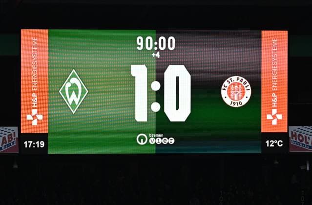 GER, 1. FBL, SV Werder Bremen vs FC St. Pauli 04.10.2025, wohninvest Weserstadion, Bremen, GER, 1. FBL, SV Werder Bremen vs FC St. Pauli im Bild picture shows Anzeigentafel Feature, Impression Spielstand 1:0
