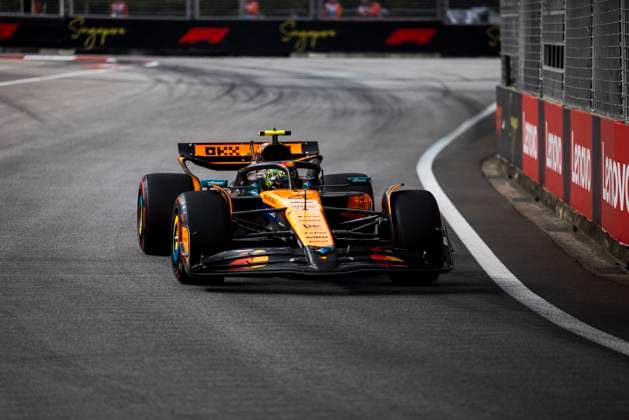 Formula 1 Singapore Airlines Singapore Grand Prix 2025 Alexis Perrin OVERTAKE MAXPPP - Singapore 04 10 2025 04 NORRIS Lando (gbr), McLaren F1 Team, action at the Formula 1 Singapore Airlines Singapore Grand Prix 2025, the 18th round of the 2025 FIA Formula 1 World Championship, WM, Weltmeisterschaft at the Marina Bay Street Circuit in Singapore, Singapore, from 2 to 5 October 2025 Singapore Marina Bay Street Circuit Singapore  Copyright: xOVERTAKE MAXPPPxAlexisxPerrinx OVT202510042678 OVT202510042678
