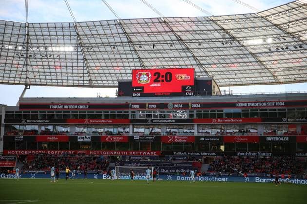 04.10.2025, xrekx, Fussball 1.Bundesliga, Bayer 04 Leverkusen - 1.FC Union Berlin v.l. Endstand Anzeigetafel, Videowall, Scoreboard, Info, Werbung (DFL DFB REGULATIONS PROHIBIT ANY USE OF PHOTOGRAPHS as IMAGE SEQUENCES and or QUASI-VIDEO) Leverkusen