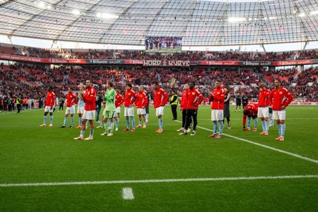 Fußball, Herren, Saison 2025 2026, 1. Bundesliga (6. Spieltag), Bayer 04 Leverkusen - 1. FC Union Berlin, Berliner Enttäuschung nach Abpfiff, 04.10. 2025, Copyright: xMatthiasxKochx