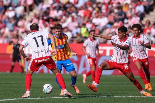 October 4, 2025, Girona, Girona, SPAIN: Lucas Beltran of Valencia CF in action during the Spanish league, La Liga EA Sports, football match played between Girona FC and Valencia CF at Montilivi stadium on October 04, 2025 in Girona, Spain. Girona SPAIN - ZUMAa181 20251004_zaa_a181_081 Copyright: xJavierxBorregox