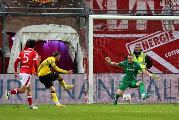 27 Dennis Slamar (Energie Cottbus) erzielt das 1-2 für Aachen Fussball 3. Liga 2025 2026 FC Energie Cottbus - Alemannia Aachen