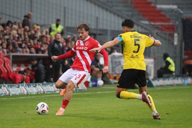 3 Henry Rorig (Energie Cottbus, l.), 5 Sasa Strujic (Aachen) Fussball 3. Liga 2025 2026 FC Energie Cottbus - Alemannia Aachen