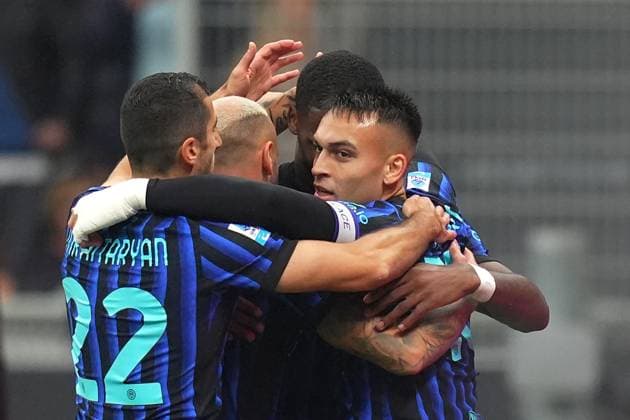 Inter MilanÕs Lautaro Martinez celebrates after scoring 1-0 during the Serie A soccer match between Inter and Cremonese at the San Siro Stadium in Milan , north Italy - Saturday , October 4 , 2025. - Soccer .  Copyright: xSpada LaPressex