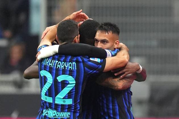Inter MilanÕs Lautaro Martinez celebrates after scoring 1-0 during the Serie A soccer match between Inter and Cremonese at the San Siro Stadium in Milan , north Italy - Saturday , October 4 , 2025. - Soccer .  Copyright: xSpada LaPressex