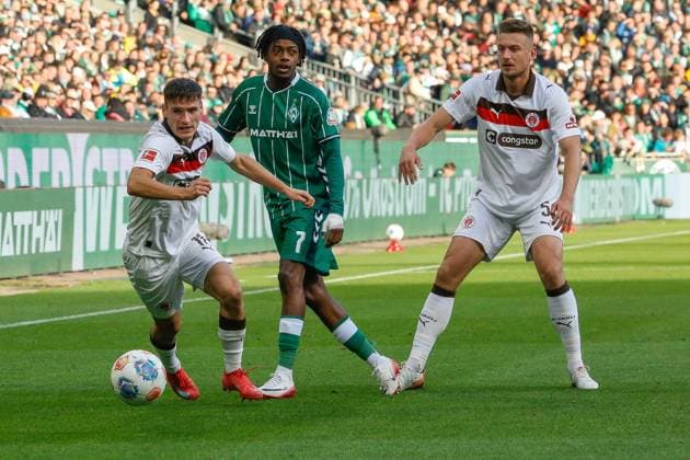 Arkadiusz Pyrka Hauke Wahl ( Pauli ) Samuel Mbangula ( Bremen ) Deutschland , Bremen , Weserstadion , Fussball , 1. Bundesliga , SV Werder Bremen - FC St Pauli