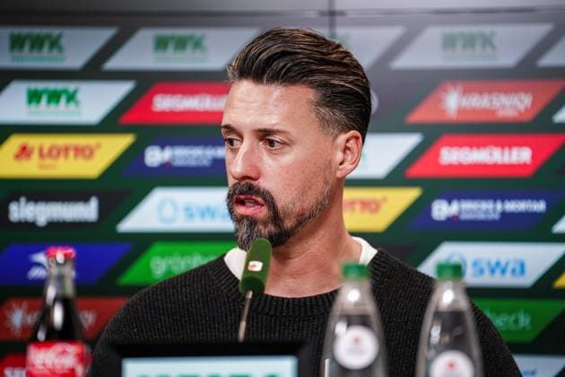 1. Bundesliga 2025 2026 - 6. Spieltag 04.10.2025 - FC Augsburg vs. VfL Wolfsburg - WWK Arena (Augsburg, Deutschland); Pressekonferenz mit Trainer Sandro Wagner (FC Augsburg) Copyright: xLukaxKolanovicx