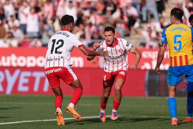 October 4, 2025, Girona, Girona, SPAIN: Arnau Martinez of Girona FC celebrates a goal during the Spanish league, La Liga EA Sports, football match played between Girona FC and Valencia CF at Montilivi stadium on October 04, 2025 in Girona, Spain. Girona SPAIN - ZUMAa181 20251004_zaa_a181_130 Copyright: xJavierxBorregox